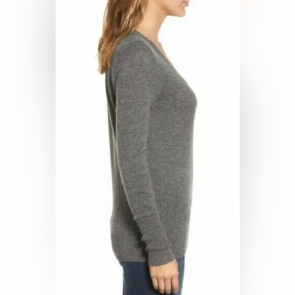 V-Neck Cashmere Sweater - Picture 2 of 8